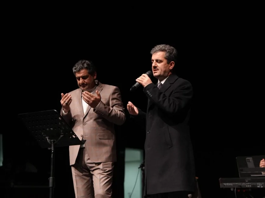 DÜZCE BELEDİYESİ RAMAZAN ETKİNLİKLERİNDE MEHMET YİĞİT İLAHİLERİYLE SAHNE ALDI