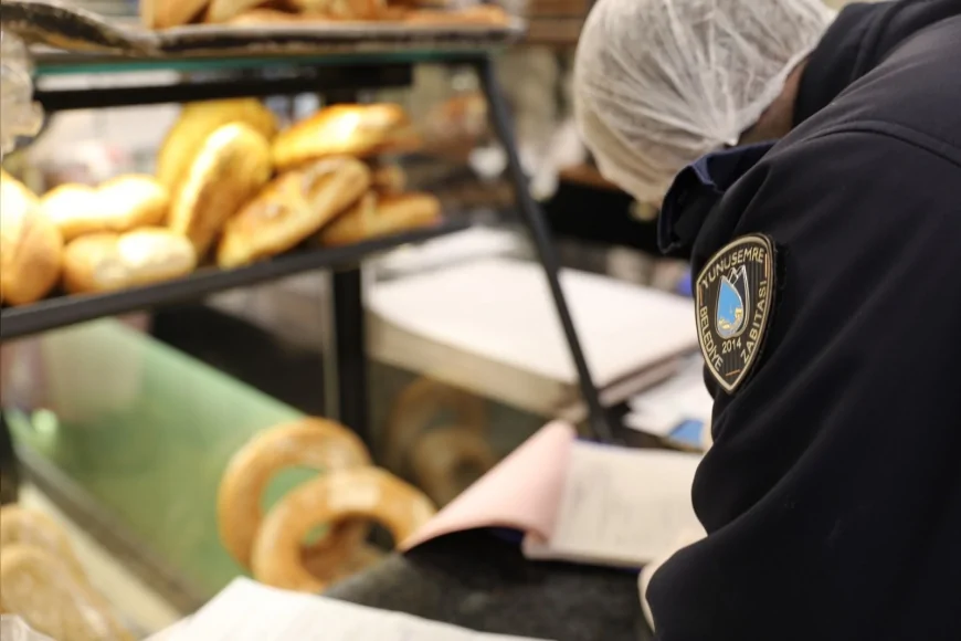 YUNUSEMRE BELEDİYESİNDEN BAYRAM ÖNCESİ FIRIN VE TATLICILARA GRAMAJ VE HİJYEN DENETİMİ