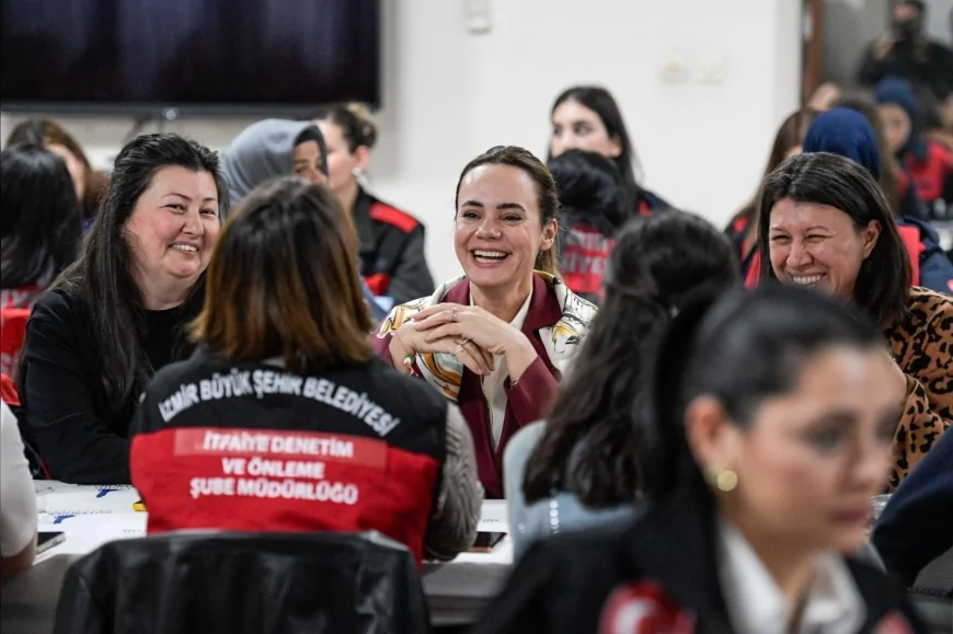 İzmir’de kadın itfaiyeciler ve şoförlerle iftar buluşması dayanışma mesajı verdi