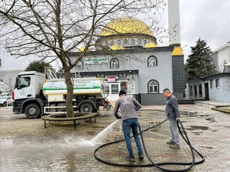 ORDU BÜYÜKŞEHİR BELEDİYESİNDEN BAYRAM ÖNCESİ MEZARLIK, CAMİ VE CADDELERDE KAPSAMLI TEMİZLİK