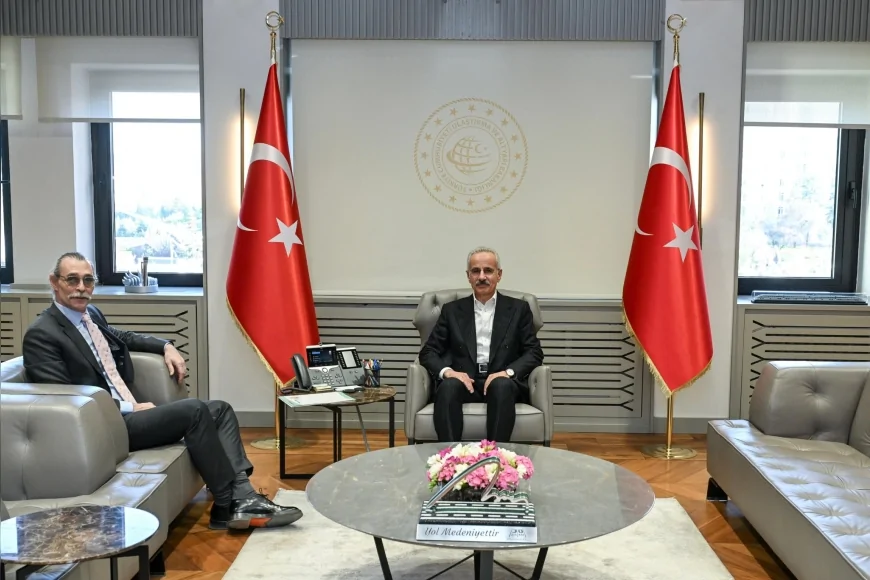 Etimesgut Belediye Başkanı Erdal Beşikcioğlu Ulaştırma Bakanı Abdulkadir Uraloğlu ile ulaşım projelerini görüştü