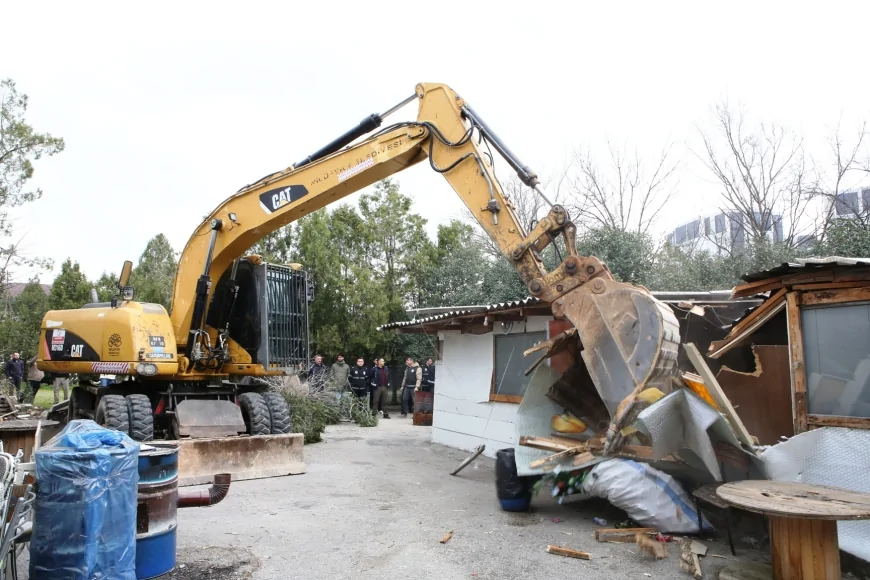 BURSA NİLÜFER’DE PARK VE ORMAN ARAZİLERİNDEKİ KAÇAK BARAKALAR YIKILDI!