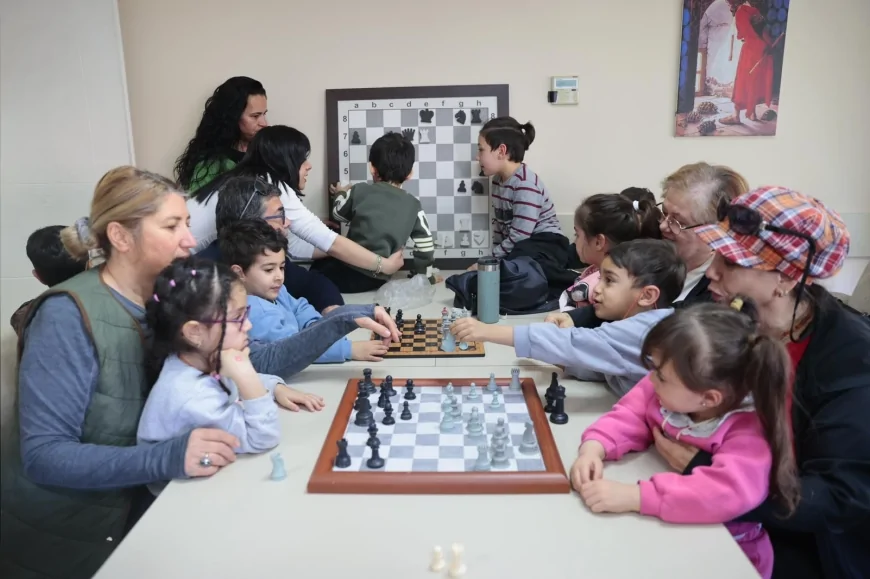 Konak Belediyesi İleri Yaş Merkezi’nde çocuklarla bayram coşkusu yaşandı