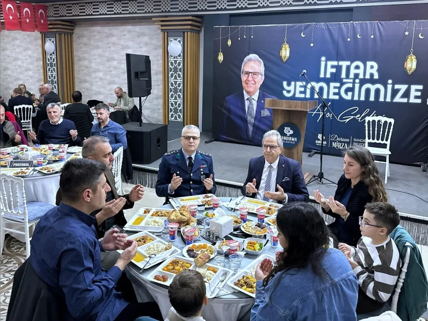 BANDIRMA BELEDİYE BAŞKANI DURSUN MİRZA: “ENGELLERİ SEVGİ VE DAYANIŞMA İLE AŞACAĞIZ”