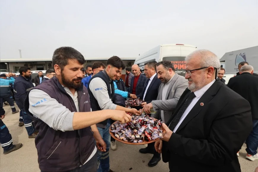 YUNUSEMRE BELEDİYESİ’NDE RAMAZAN BAYRAMI ÖNCESİ BİRİMLERDE PERSONEL ZİYARETLERİ GERÇEKLEŞTİRİLDİ