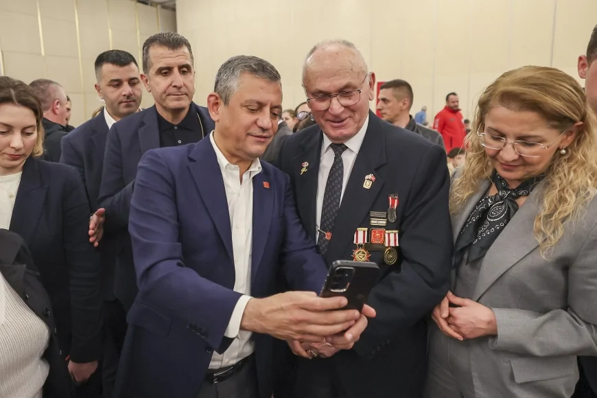 CHP Genel Başkanı Özgür Özel: “Şehit aileleri ve gazilerin maaş yetersizliğini konuşmak utanç verici”