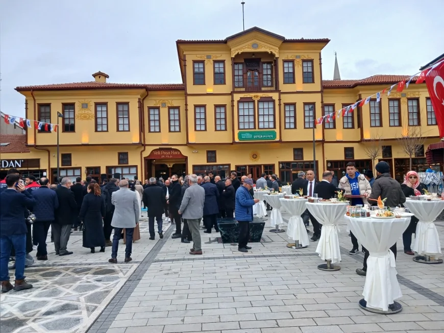 Çorum Han Önü Meydanı’nda Bayramlaşma Töreni Düzenlendi