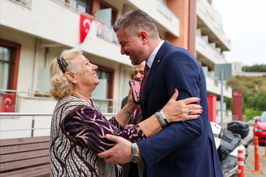 Buca Belediye Başkanı Mimar Görkem Duman huzurevinde bayram ziyaretinde bulundu