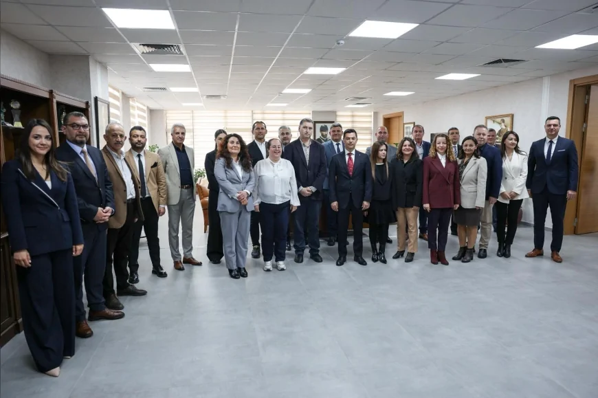 MARMARİS BELEDİYE BAŞKANI ACAR ÜNLÜ PERSONELLE BAYRAMLAŞTI