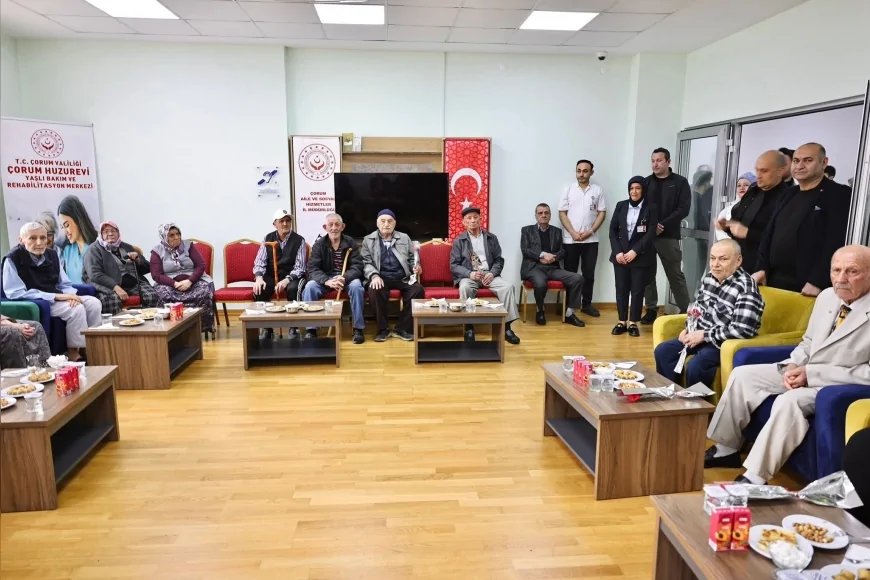 Çorum Valisi Ali Çalgan Huzurevinde Yaşlıları Ziyaret Etti Bayram Tebrikleri İletildi
