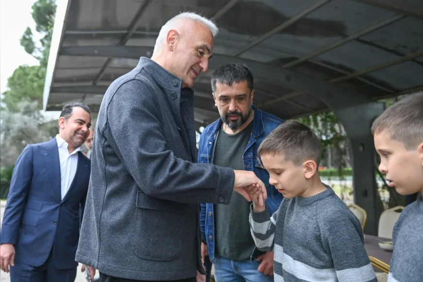 Kültür ve Turizm Bakanı Mehmet Nuri Ersoy Belek’te taksicilerle buluştu korsan taksi ve yeni güzergâh talepleri gündeme geldi