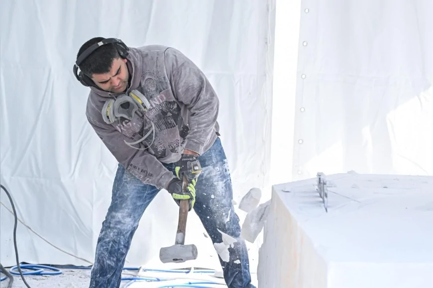 İzmir Büyükşehir Belediyesi Marble İzmir Heykel Çalıştayı ile mermeri kamusal alanda sanata dönüştürüyor