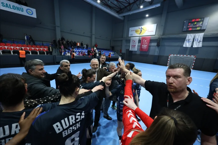 BURSA BÜYÜKŞEHİR BELEDİYESPOR KADIN HENTBOL TAKIMI AVRUPA KUPASI’NDA YARI FİNAL İÇİN AVANTAJ ELDE ETTİ