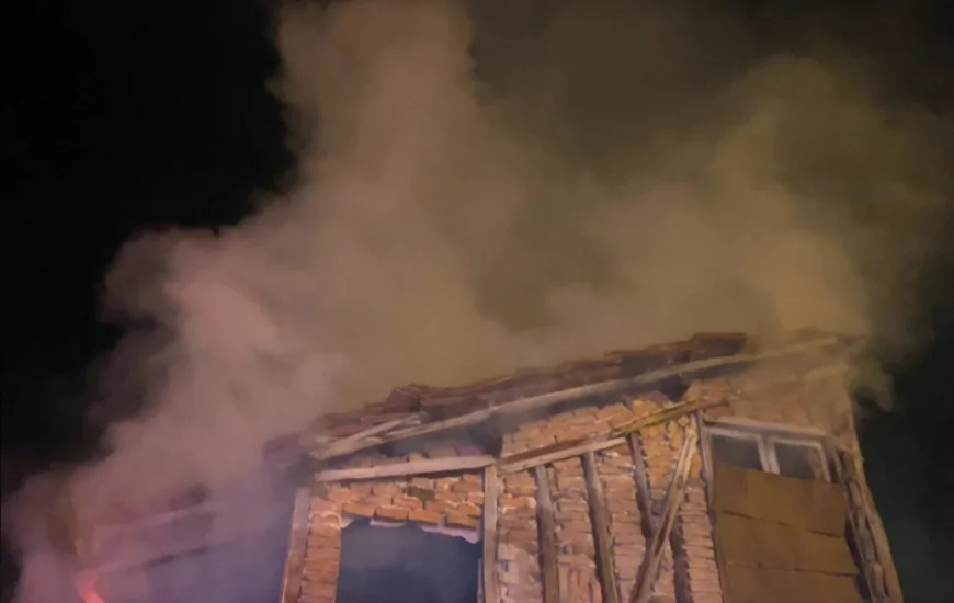 Çorum Kale Mahallesi’nde gecekonduda çıkan yangın itfaiye ekiplerince söndürüldü