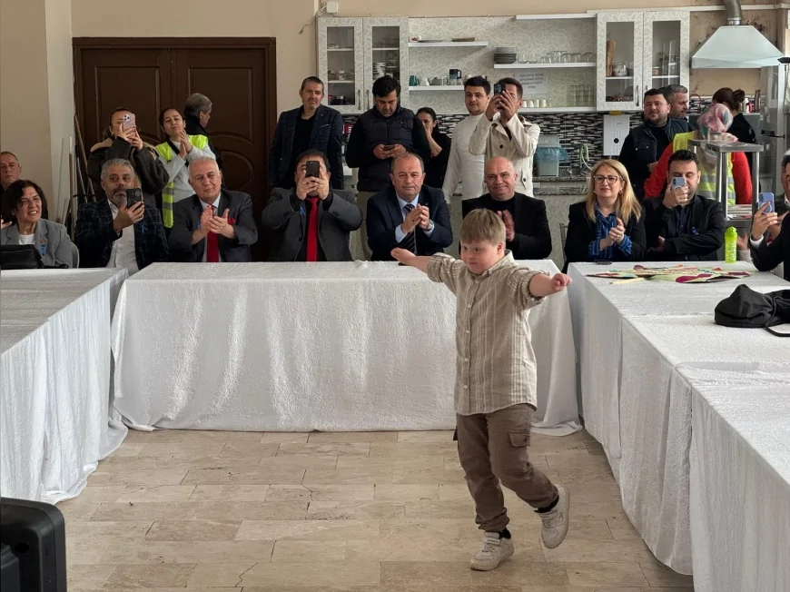 Yunusemre Belediyesi Down Sendromu Farkındalık Etkinliğinde Özel Gereksinimli Bireylerle Bir Araya Geldi