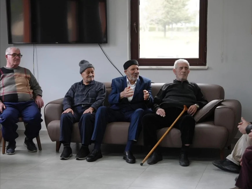 Düzce Belediye Başkan Yardımcısı Ayşe Kılıç Yaşlılar Haftası’nda Alzheimer Merkezi ve yaşlıları ziyaret etti