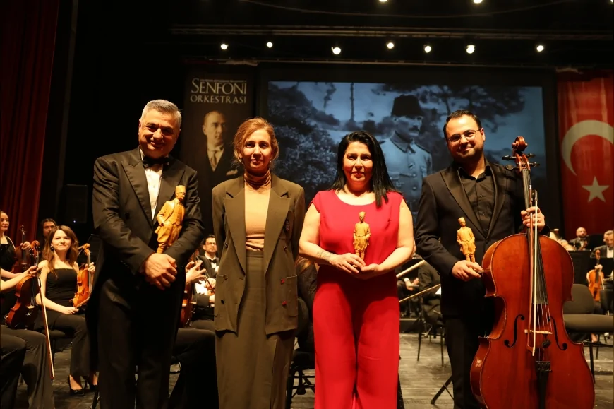 Eskişehir Büyükşehir Belediyesi Senfoni Orkestrası Çanakkale’nin 111’inci yılına özel konser verdi