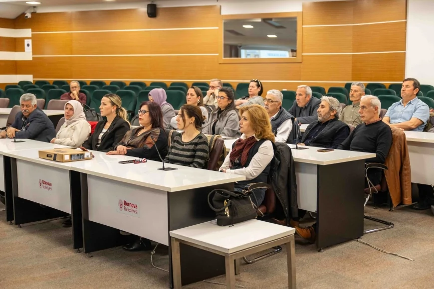 İzmir Bornova’da muhtarlara dijital iletişim eğitimi verildi