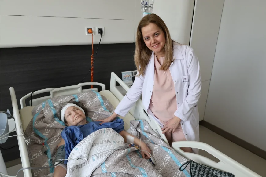 İzmir’de 72 Yaşındaki Batı Türker 60 Yıllık Sessizliği Koklear İmplant Ameliyatıyla Aşmaya Hazırlanıyor!