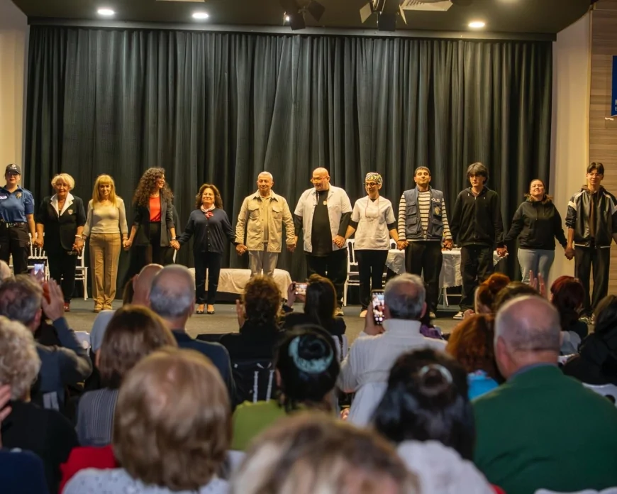 KUŞADASI’NDA DÜNYA TİYATRO GÜNÜ KAPSAMINDA TİYATRO GÜNLERİ ETKİNLİĞİ BAŞLADI!