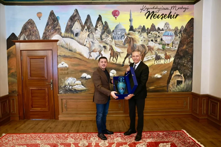 TÜRSAB YÖNETİM KURULU BAŞKANI FİRUZ BAĞLIKAYA NEVŞEHİR BELEDİYE BAŞKANI RASİM ARI İLE TURİZM İŞ BİRLİĞİNİ GÖRÜŞTÜ