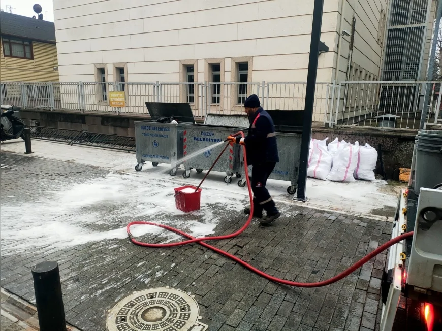 Düzce Belediyesi Temizlik Çalışmalarını Şehir Genelinde Aralıksız Sürdürüyor
