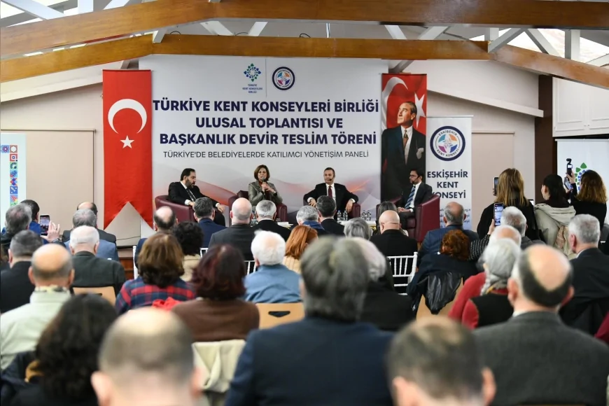 Eskişehir’de Türkiye Kent Konseyleri Birliği Başkanlığı Ahmet Kapanoğlu’na devredildi