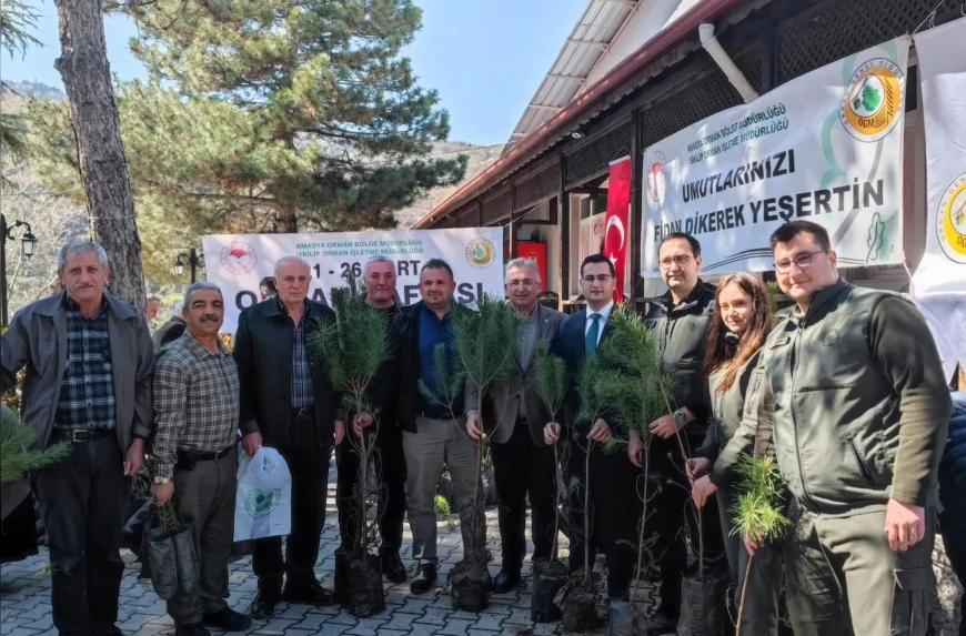 Oğuzlar Kaymakamı Serkan Tokur ve Belediye Başkanı Mustafa Cebeci: “Orman Haftasında 2.500 Fidan Vatandaşlara Dağıtıldı”