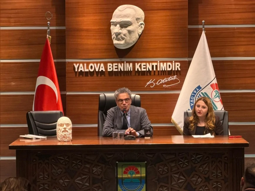 Yalova Belediyesi “İnsanı Kim Öldürdü” başlıklı felsefe konferansında hakikat ve varoluş tartışıldı