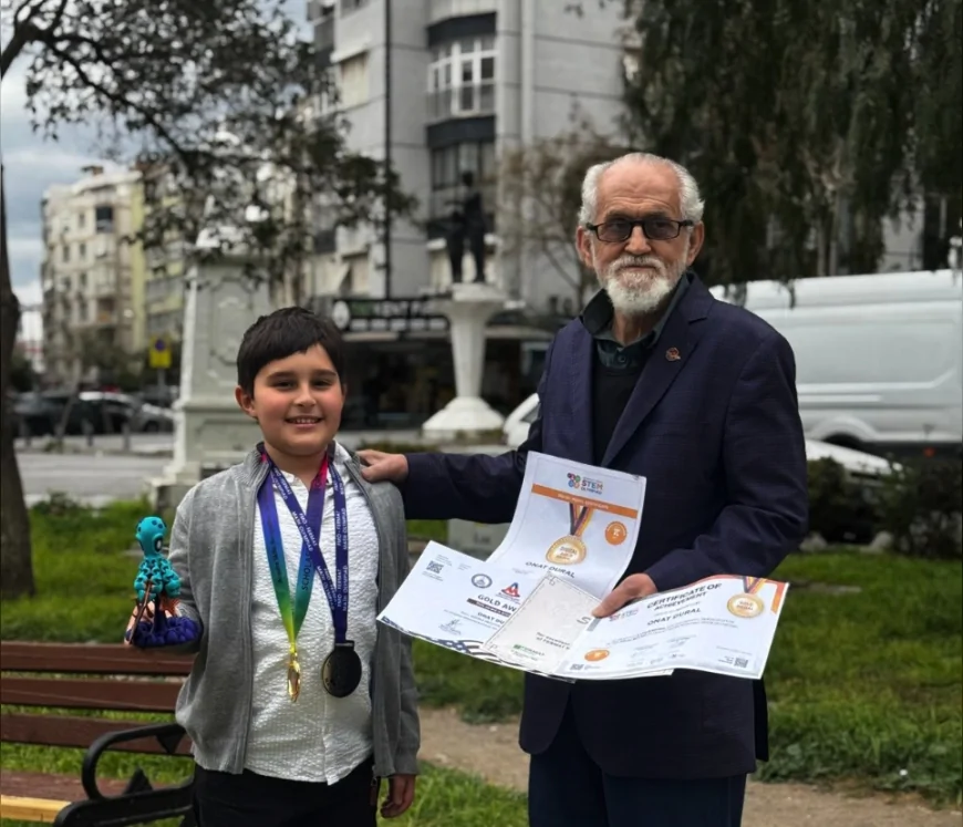 Ege Üniversitesi Emekli Öğretim Üyesi Oğuzhan Kavaklı: “En anlamlı ödül torunum Onat’tan geldi”