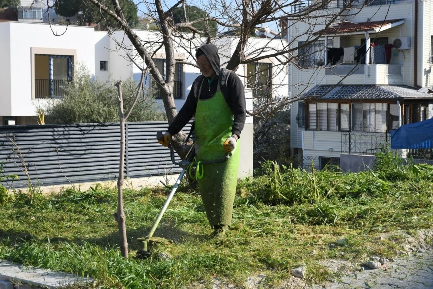 Kuşadası’nda Turizm Sezonu Öncesi Yeşil Alanlar ve Kent Estetiği Yenileniyor