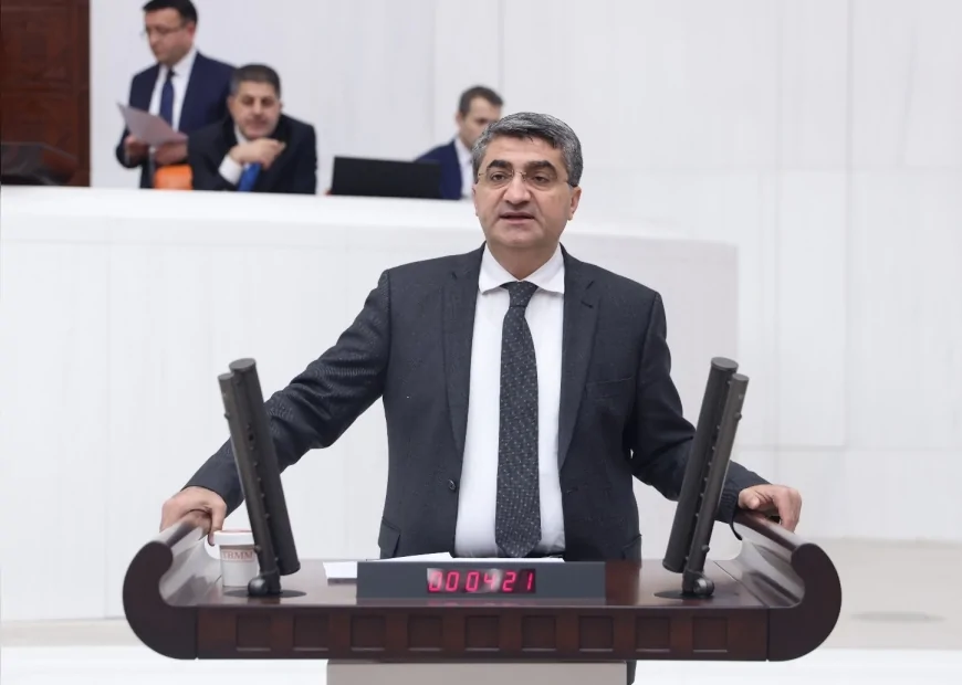 DEVA Partisi Genel Başkan Yardımcısı Mehmet Emin Ekmen: “Tarsus’ta 14 köyün ortasında çimento fabrikası kabul edilemez”