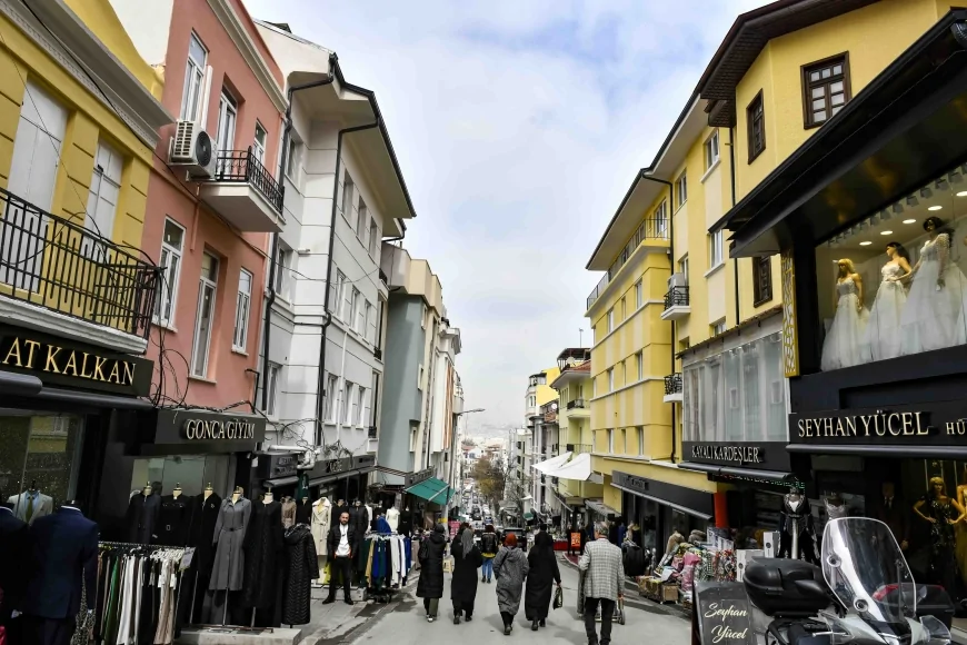 ANKARA BÜYÜKŞEHİR BELEDİYESİ ULUS’TA ÇIKRIKÇILAR YOKUŞU’NU TARİHİ DOKUSUNA UYGUN ŞEKİLDE YENİLEDİ