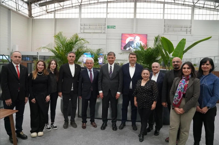 İzmir Büyükşehir Belediye Başkanı Cemil Tugay Cittaslow heyetini ağırladı sürdürülebilir kentler için ortak yol haritası ele alındı