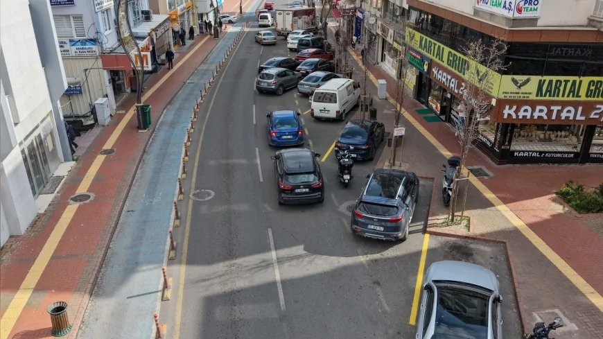 ALİAĞA BELEDİYESİ İSTİKLAL CADDESİ’NDE ÜCRETLİ OTOPARK UYGULAMASINI 30 MART’TA BAŞLATIYOR