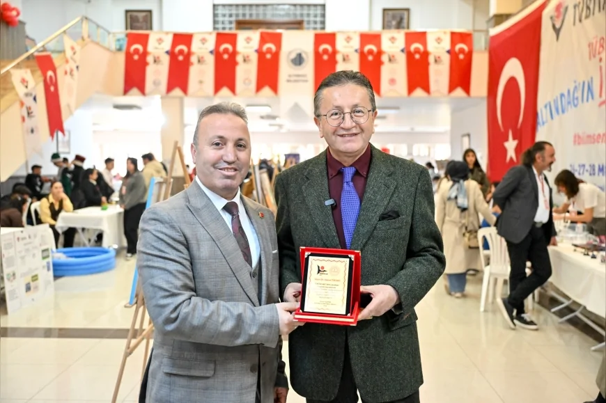 ALTINDAĞ’DA İLK BİLİM ŞENLİĞİ YOĞUN KATILIMLA BAŞLADI