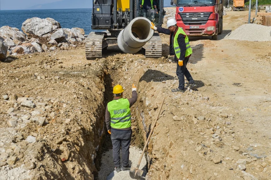 Bursa Büyükşehir Belediyesi Gemlik sahilinde altyapı çalışmalarını hızlandırarak taşkın riskini azaltıyor