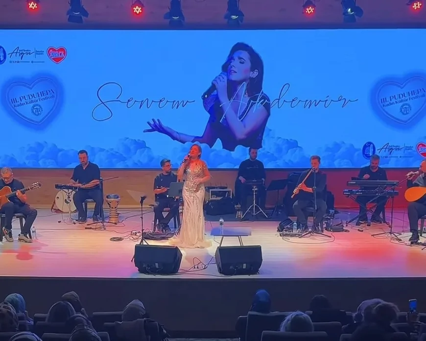 Çorum Belediyesi’nin Düzenlediği III. Puduhepa Kadın Kültür Festivali Senem Akdemir Konseriyle Sona Erdi