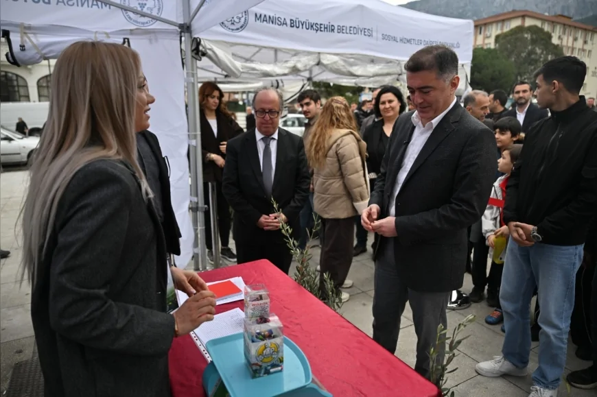 MANİSA BÜYÜKŞEHİR BELEDİYESİ ATIK PİL GETİRENE ZEYTİN FİDANI VEREREK ÇEVRE SEFERBERLİĞİ BAŞLATTI