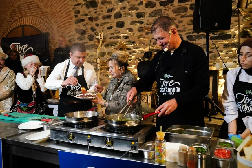 İzmir Büyükşehir Belediye Başkanı Dr Cemil Tugay Tire Gastronomi Festivaline katıldı