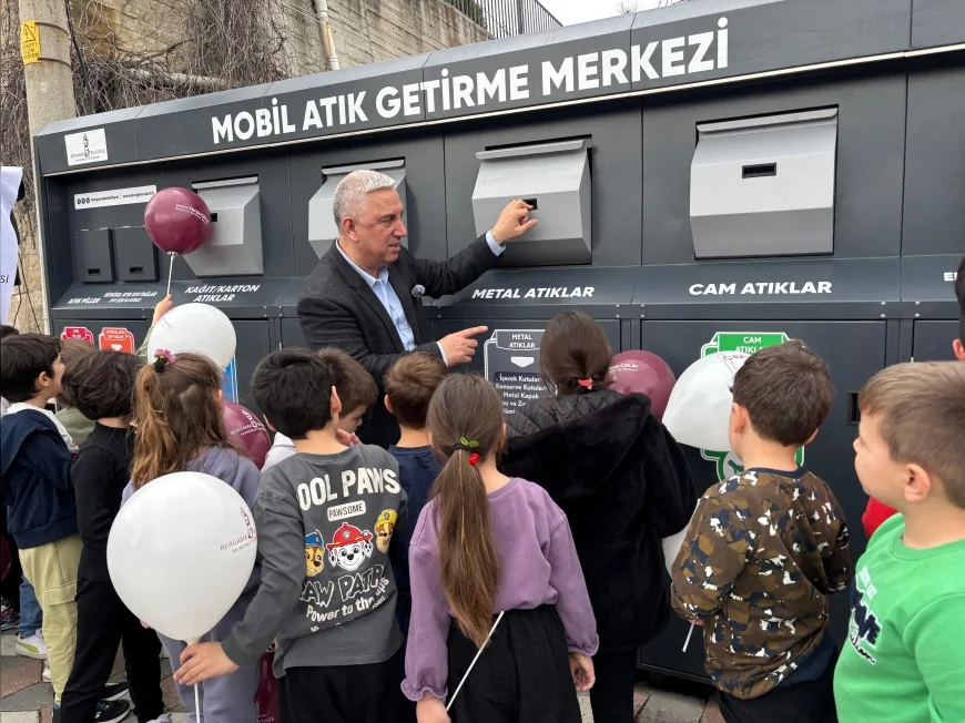 Bergama Belediyesi Sıfır Atık Günü’nde Mobil Atık Merkezleri ve Eğitim Etkinliğiyle Çevre Bilincini Güçlendirdi