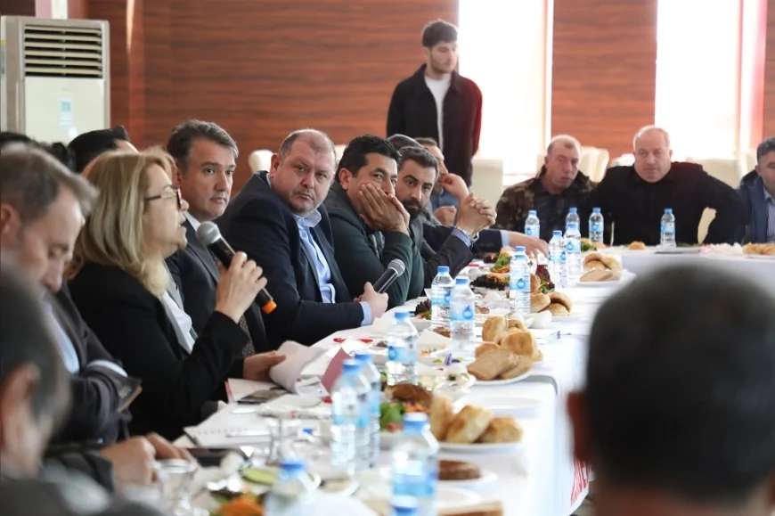 Menderes Belediye Başkanı İlkay Çiçek Muhtarlarla Buluştu “Her Zaman İletişim Halindeyiz”