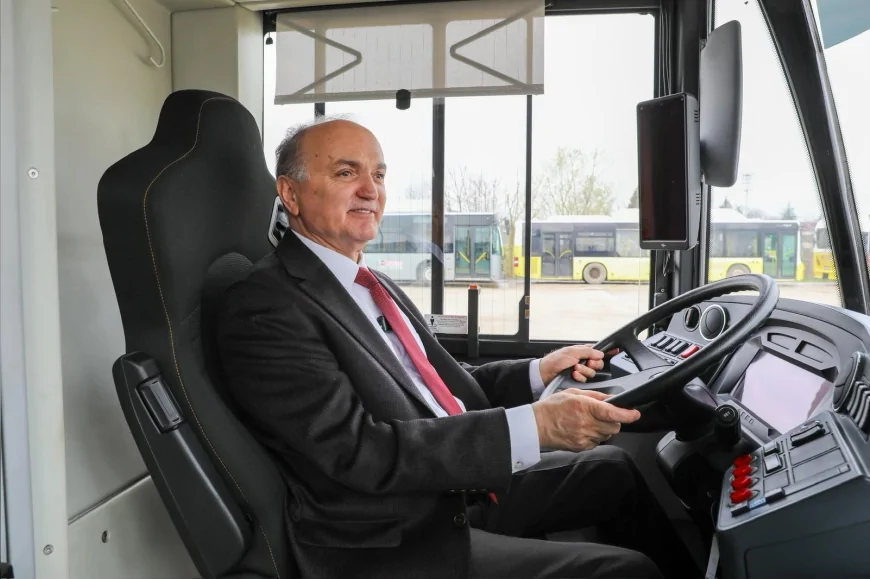 Düzce Belediye Başkanı Dr. Faruk Özlü: “Toplu taşımada elektrikli filo ile Türkiye’de bir ilki hayata geçiriyoruz”