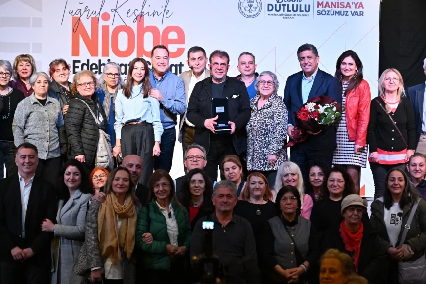 MANİSA BÜYÜKŞEHİR BELEDİYESİ NİOBE SÖYLEŞİLERİNDE NEBİL ÖZGENTÜRK SANATSEVERLERLE BULUŞTU