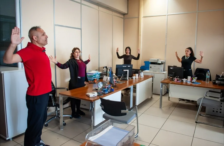 Karşıyaka Belediye Başkanı Yıldız Ünsal: “Ofis egzersizleriyle çalışanlarımız güne daha zinde başlıyor”