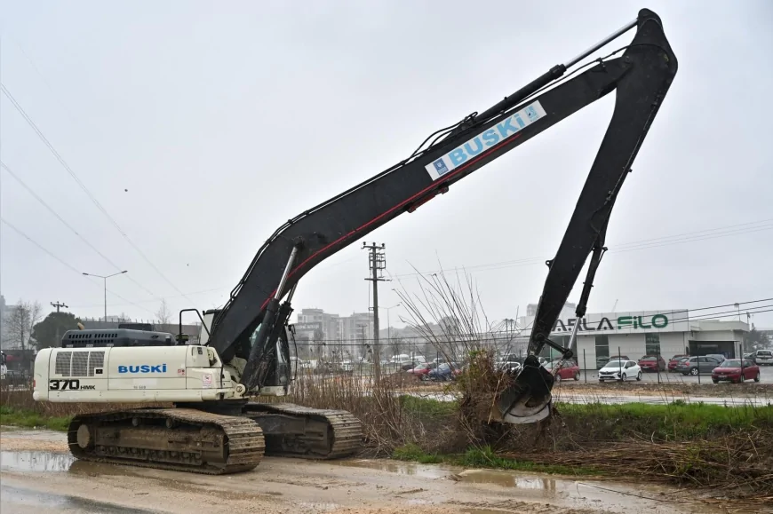 Bursa’da Yoğun Yağış Alarmı Büyükşehir Ekipleri Sel ve Heyelanlara Karşı 7 24 Sahada