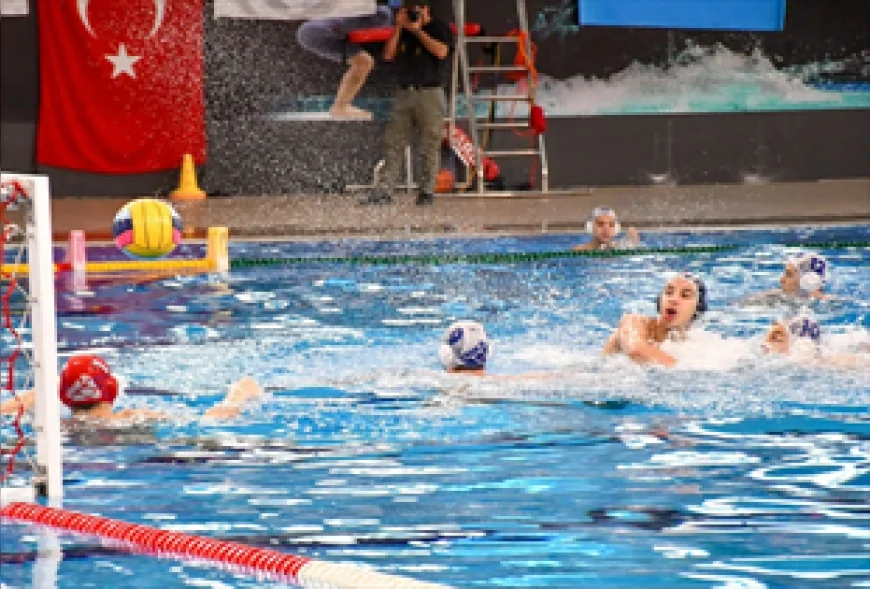 İzmir Büyükşehir Belediyesi sporcuları sutopunda Türkiye üçüncüsü oldu judoda 6 madalya kazandı