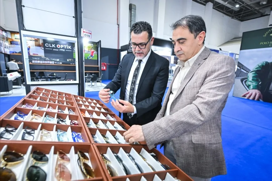 İzmir Optisyen ve Gözlükçüler Odası Eğitim Komisyonu Başkanı Dr. Hasan Durmuş: “Yapay zeka matbaanın icadı gibi içinde bulunduğumuz çağı kökten değiştiriyor”