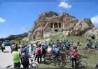 ESKİŞEHİR BÜYÜKŞEHİR BELEDİYESİ FRİG VADİSİ’NDE DÜZENLEDİĞİ BİSİKLET TURUYLA TARİH VE SPORU BULUŞTURDU
