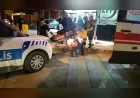 Çorum’da kavşakta motosikletin çarptığı yaya hastaneye kaldırıldı